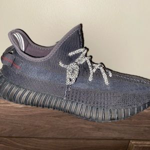 Yeezy 350 v2 black